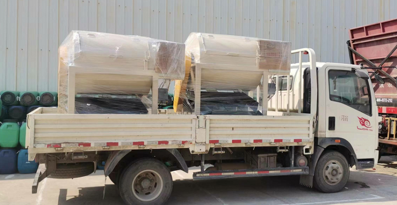 兩臺拆解機的發貨現場